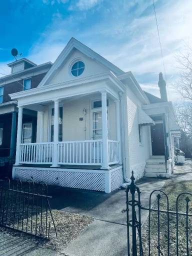 Main picture of 219 W 15th St