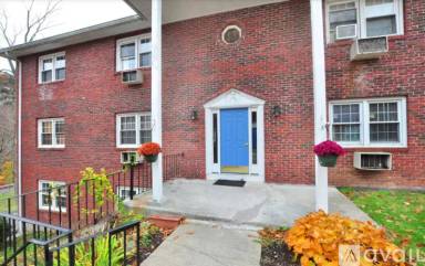 Main picture of 5 Tunxis Pl