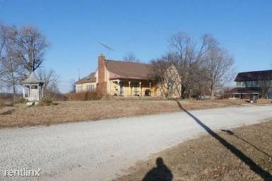 Main picture of 182 W 4th St