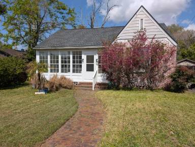 Main picture of 1521 River Oaks Rd