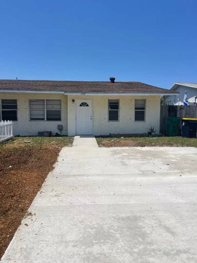 Main picture of 2541 SW 58th Mnr