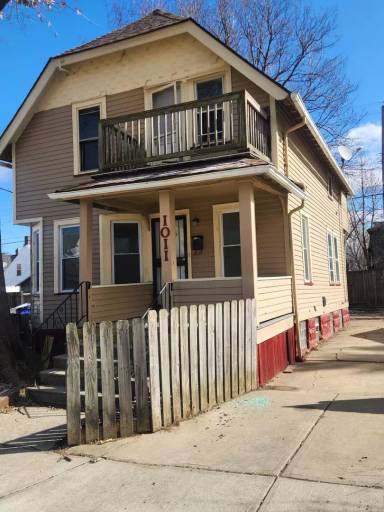 Main picture of 1011 E 72nd Pl