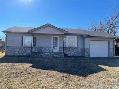 Main picture of 3902 SE 10th Pl