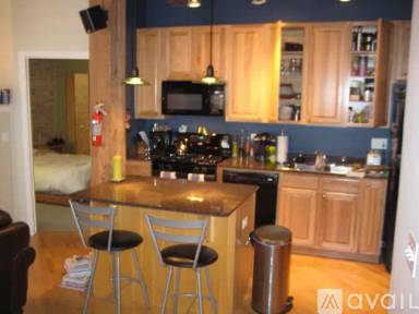 Main picture of 1740 N Maplewood Ave