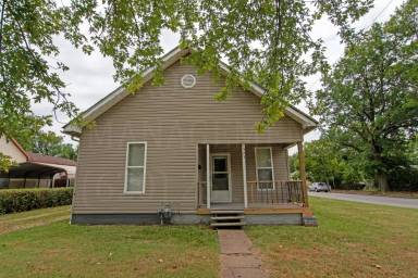Main picture of 1309 1/2 W 6th St