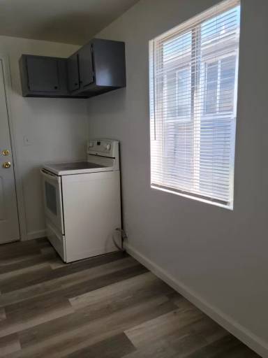 Main picture of 180 N Jones St