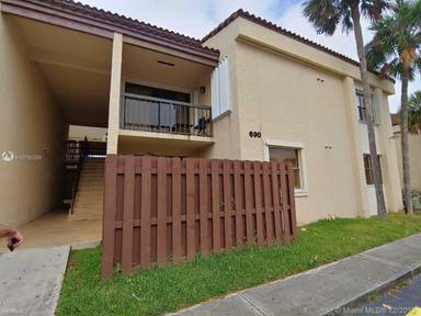 Main picture of 690 W Park Dr