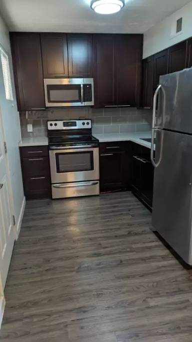 Main picture of 2326 E Pinchot Ave