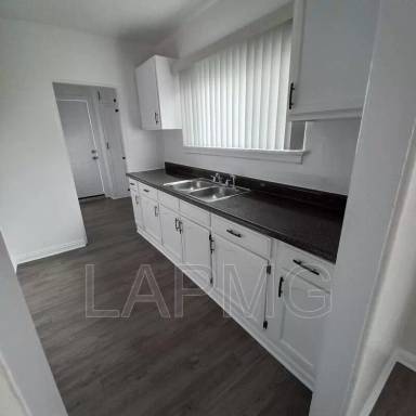 Main picture of 3536 1/2 E 52nd St