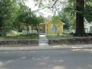 Main picture of 203 S Farmerville St