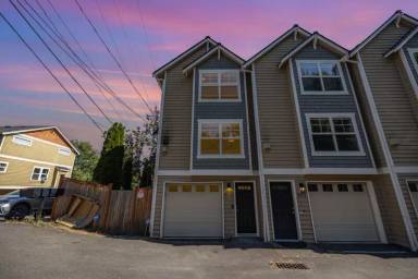 Main picture of 4848 Railroad Ave NE
