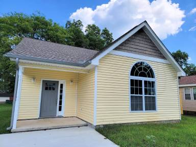Main picture of 203 Oak Ave