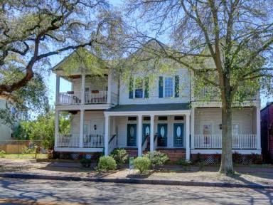 Main picture of 317 W Gwinnett St