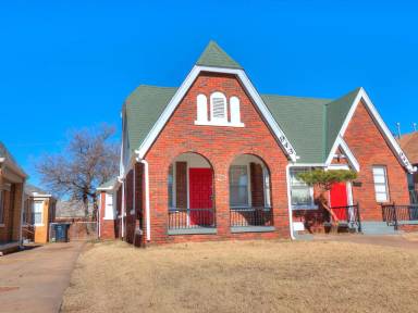 Main picture of 941 East Dr