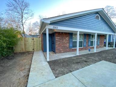 Main picture of 2563 Oxford Ave