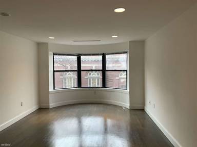 Main picture of 100 Jersey St