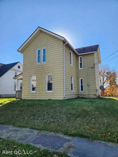 Main picture of 829 W 14th St