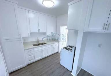 Main picture of 2233 Myrtle Ave