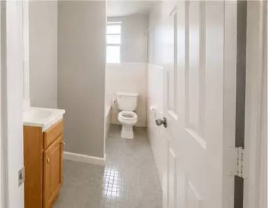 Main picture of 2852 W 1st St