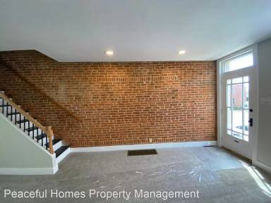 Main picture of 647 S Queen St