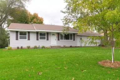 Main picture of 11037 Quincy Blvd NE