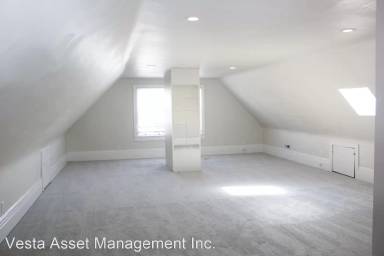 Main picture of 1640 Broderick St