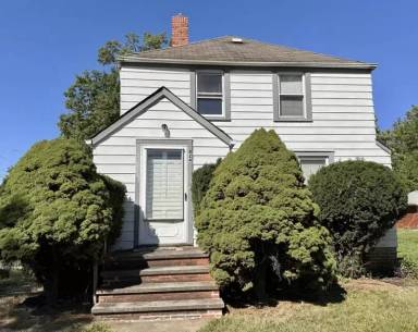 Main picture of 824 E 236th St