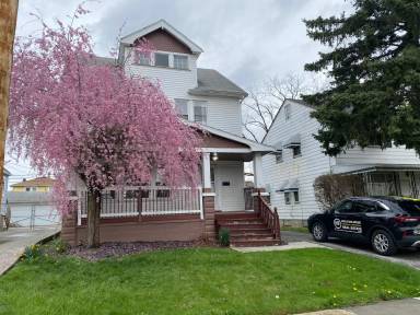 Main picture of 4812 E 85th St