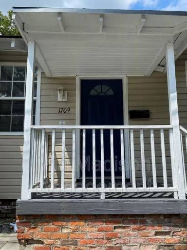 Main picture of 1709 Le Grand St