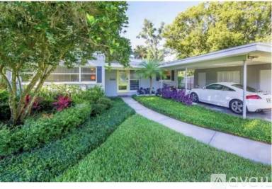 Main picture of 1780 Goodrich Ave
