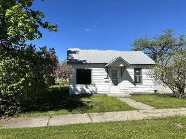 Main picture of 920 5th Ave W