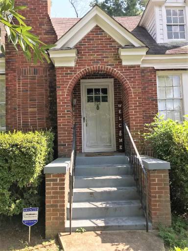 Main picture of 904 Muller Ave