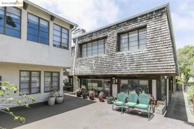 Main picture of 2438 Hilgard Ave