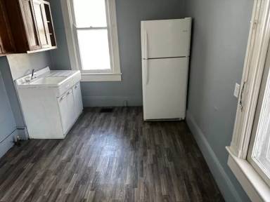 Main picture of 658 E Walnut St
