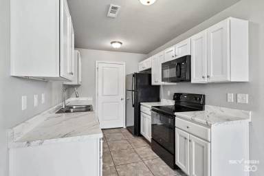 Main picture of Haden Holly Apartments