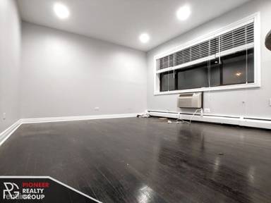 Main picture of 6826 N Ridge Blvd