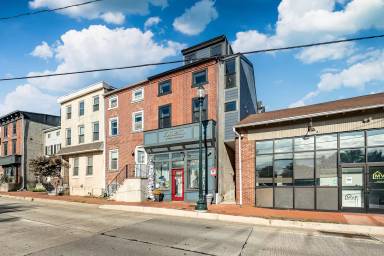 Main picture of 235 E Market St