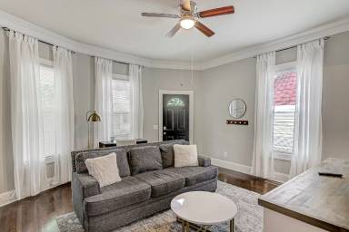 Main picture of 310 Murray St
