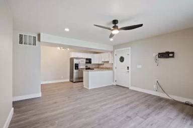Main picture of 372 S 930 W