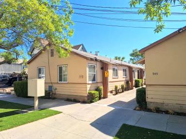 Main picture of 951 S 3rd St