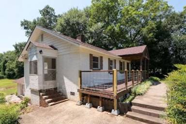 Main picture of 2615 W Main St