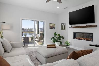 Main picture of 95252 Terris Way
