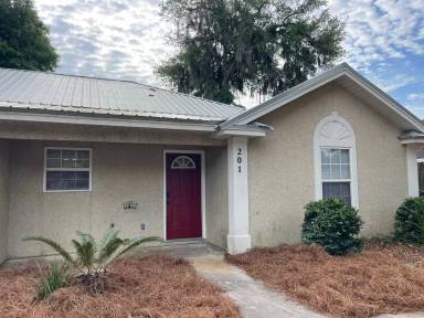 Main picture of 201 Leeswood Cir