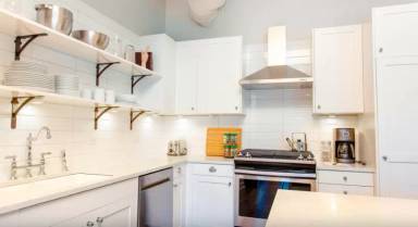 Main picture of 767 N La Salle Dr