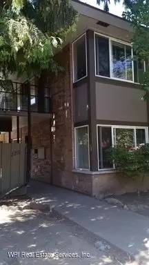 Main picture of 2211 Franklin Ave E