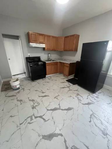 Main picture of 207 Freeway Dr E