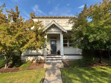 Main picture of 1322 NW Mt Washington Dr