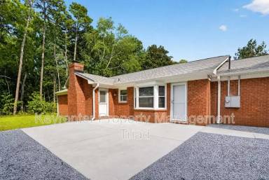 Main picture of 5108 Lakeshore Ct