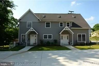 Main picture of 31 Wade Ave