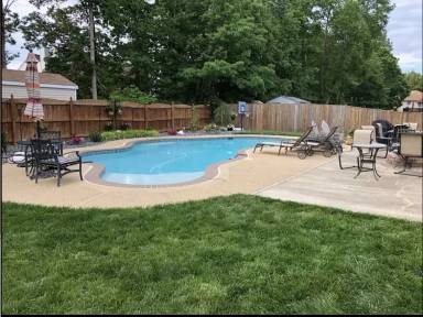 Main picture of 80 Saint Roberts Dr